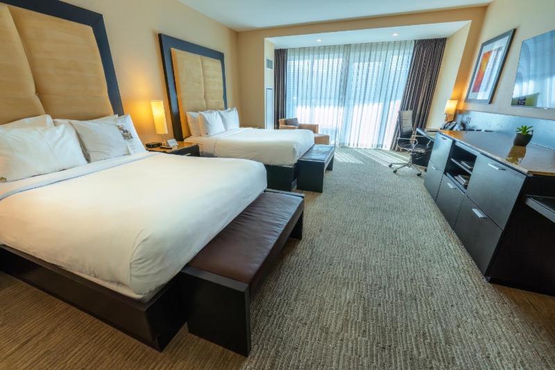 Deluxe Queen Room with Two Queen Beds image 2