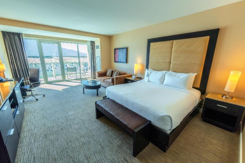 Deluxe King Bed with Balcony - Non Smoking image 1