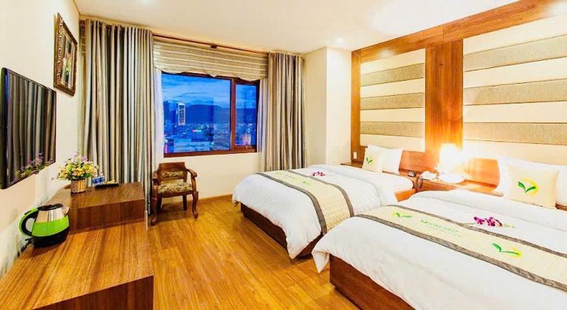Twin Room with City View image 1