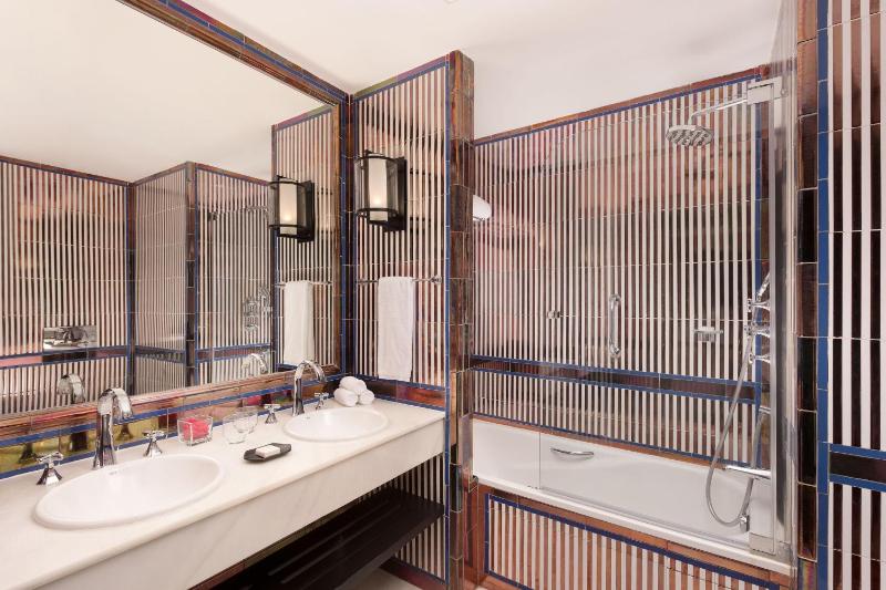 Grand Deluxe Twin Room image 4