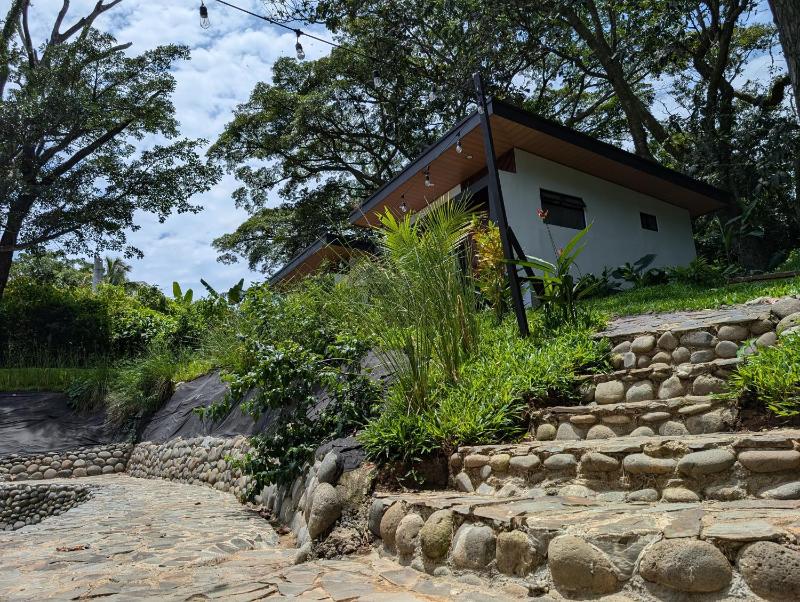Fully furnished lodge with hot tub and pool - Alto Castillo - image 4