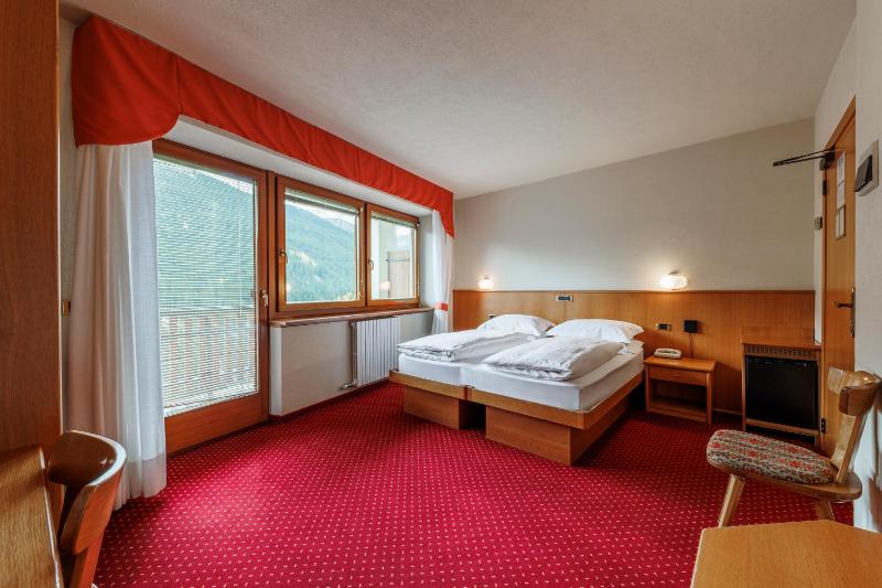 Superior Double Room image 3