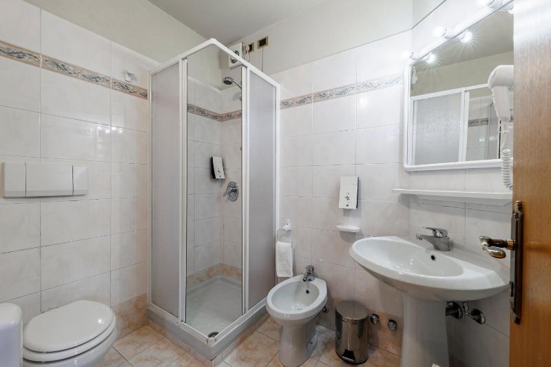 Superior Double Room image 4