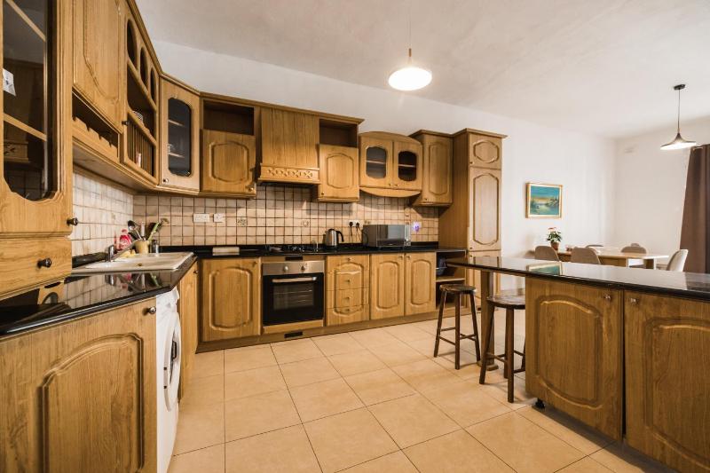 Sliema 3 bedrooms apartment - image 13