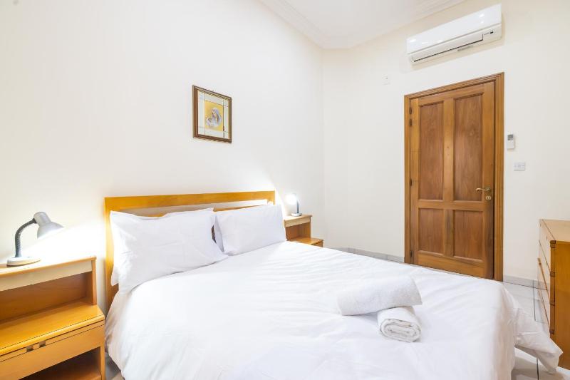 3 bedroom by Sliema promenade - image 2
