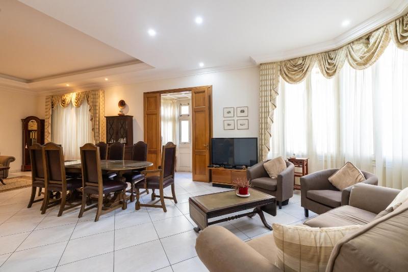 3 bedroom by Sliema promenade - image 10