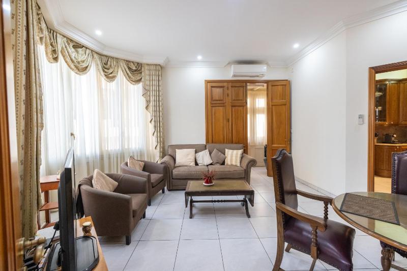 3 bedroom by Sliema promenade - image 11
