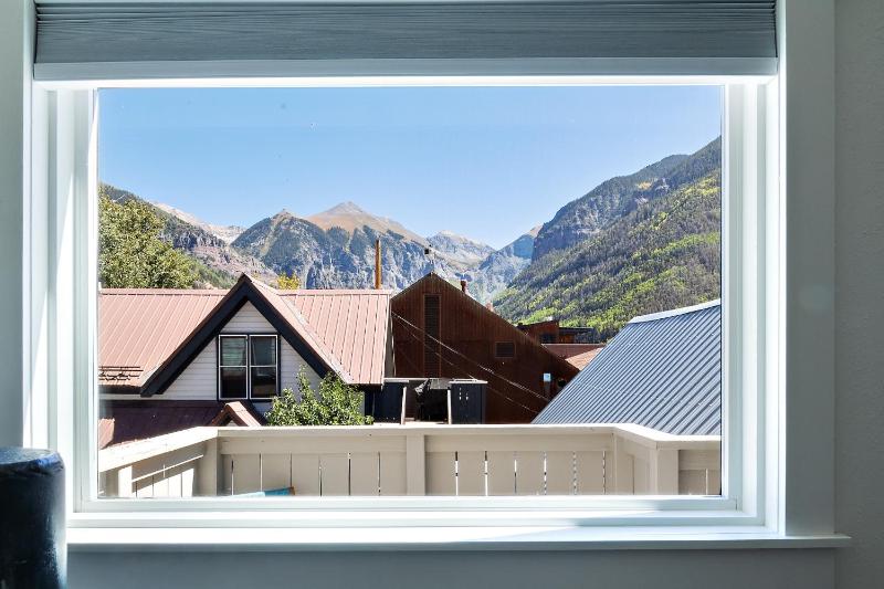 Style & Location! Steps to Gondola Main Street River condo - image 1