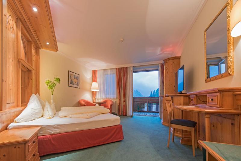 Deluxe Double Room image 3