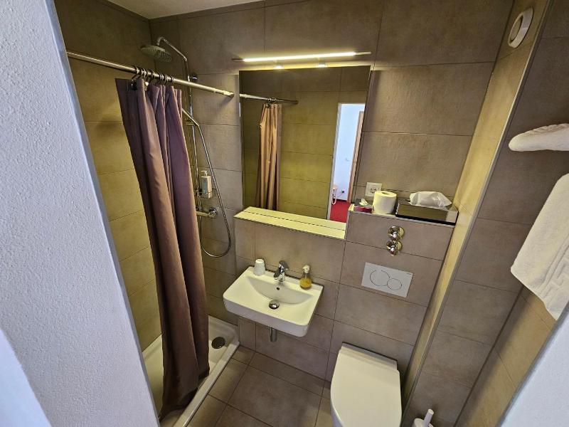 Small Single Room image 1