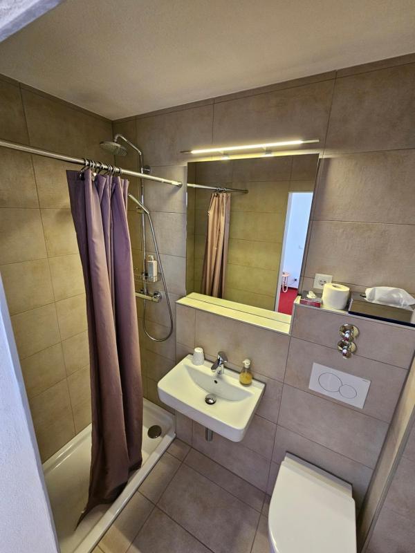 Small Single Room image 4