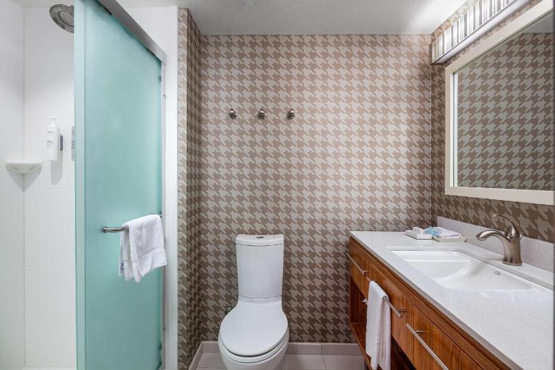 Queen Studio Suite - Hearing Access/Non-Smoking image 4