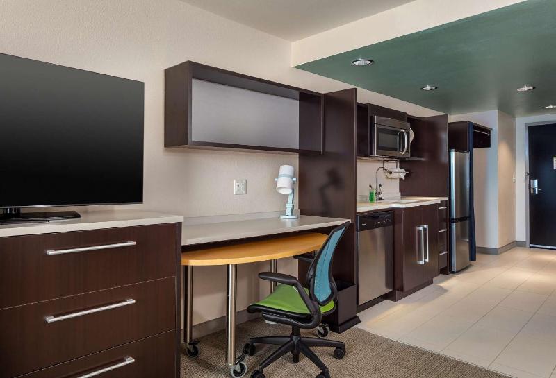 King One Bedroom Extended Suite image 1