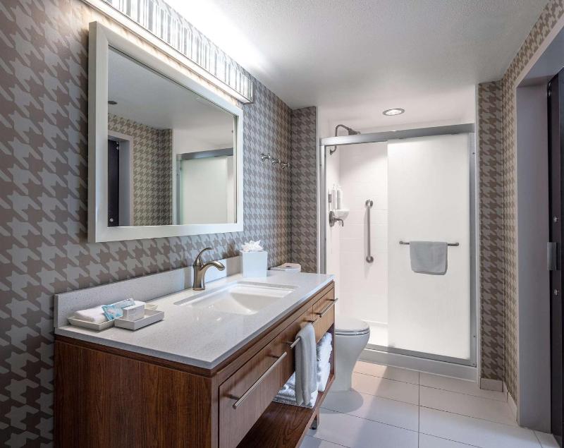 King One Bedroom Extended Suite image 3