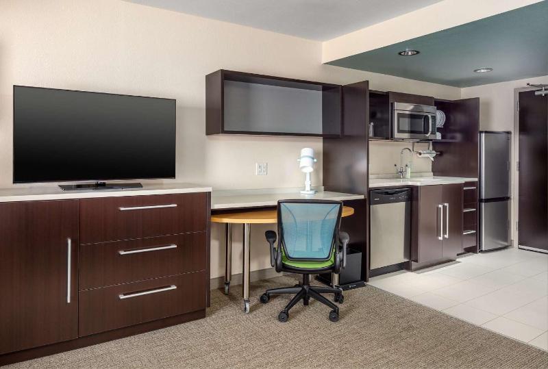 Queen Studio Extended Suite image 3