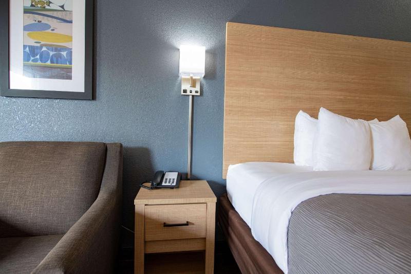 Standard King Room - Non-Smoking  image 2
