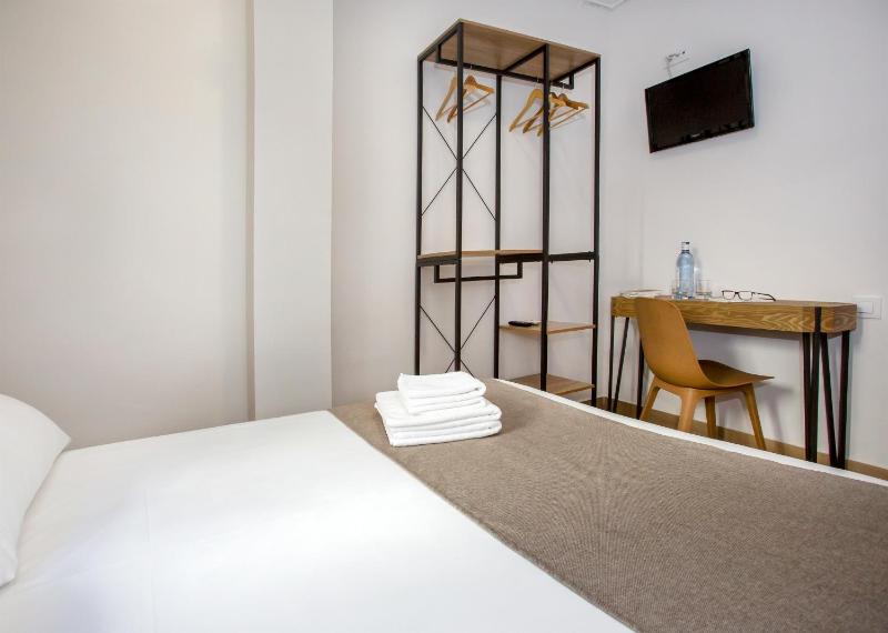 Standard Double Room image 4