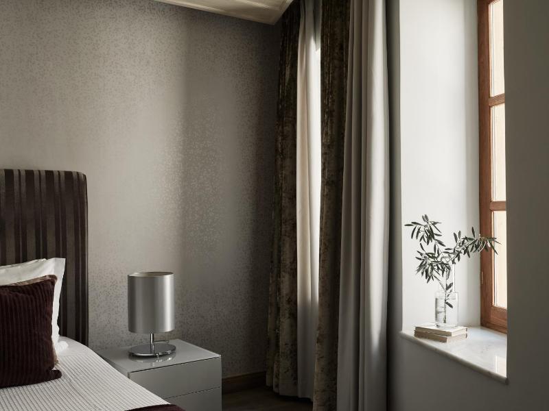 Executive Suite with King Size Bed image 3
