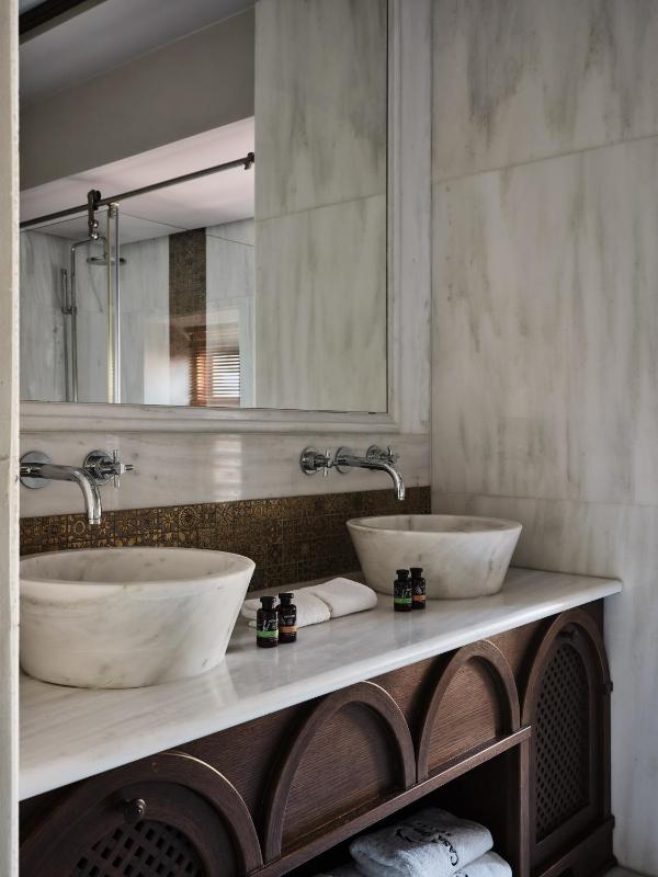 Superior Suite with Sea View image 3