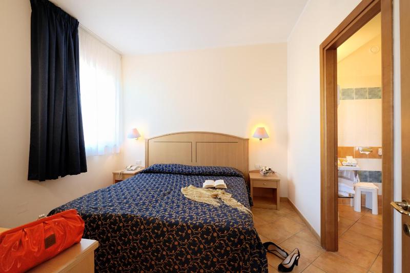Economy Double Room image 1