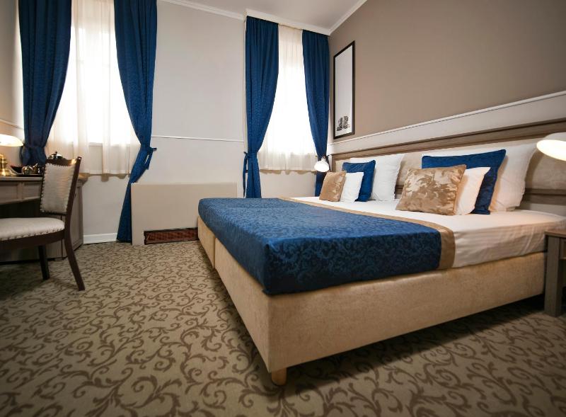 Twin Room image 3