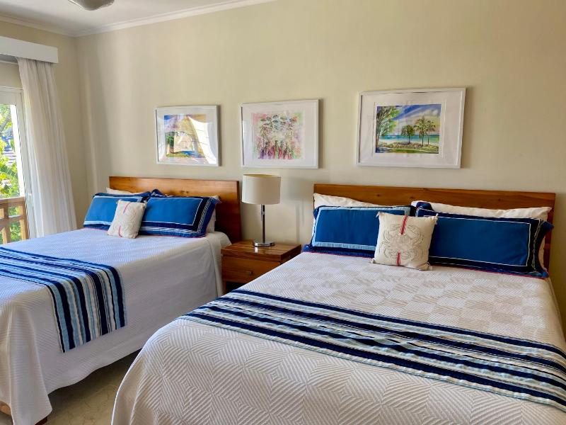 Blue View Beachfront Apartment with Ocean View - image 14