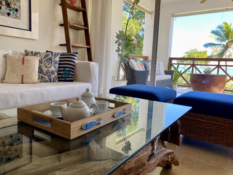 Blue View Beachfront Apartment with Ocean View - image 11