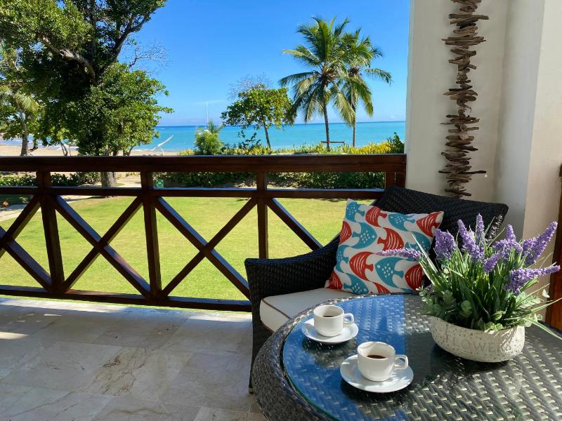 Blue View Beachfront Apartment with Ocean View - image 6