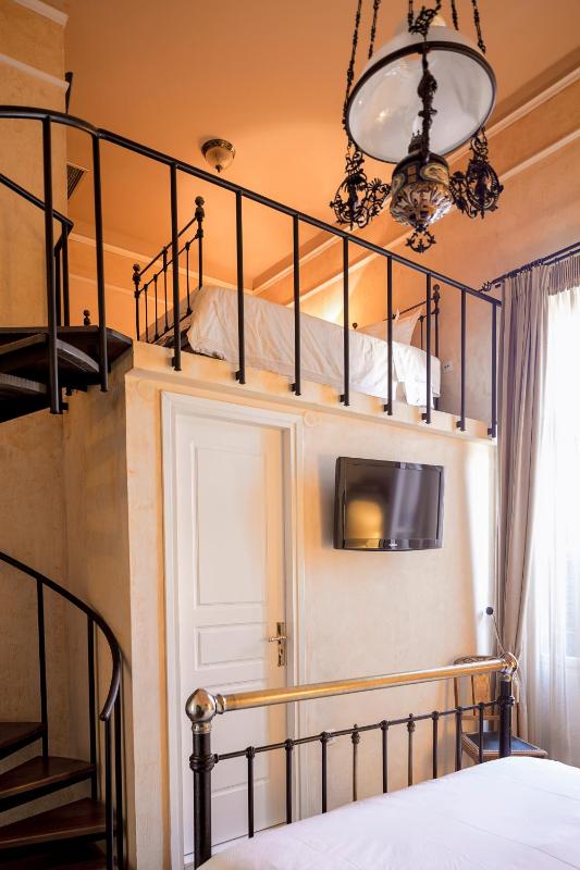 Superior Quadruple Room image 3