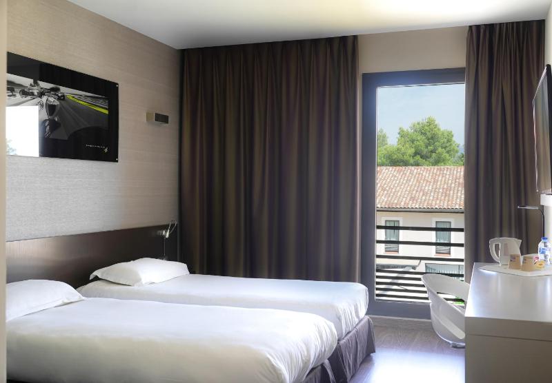 Twin Room image 1