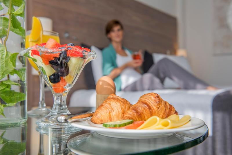Deluxe Double or Twin Room with Spa Access image 2