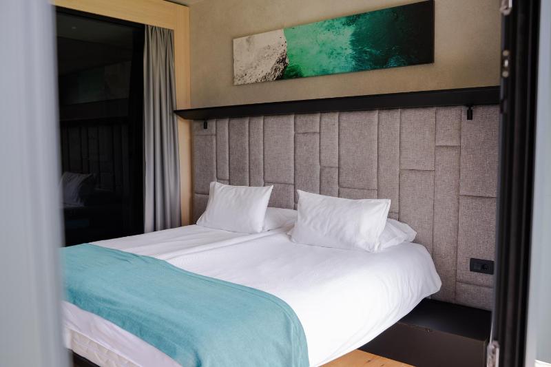 Deluxe Double Room image 3