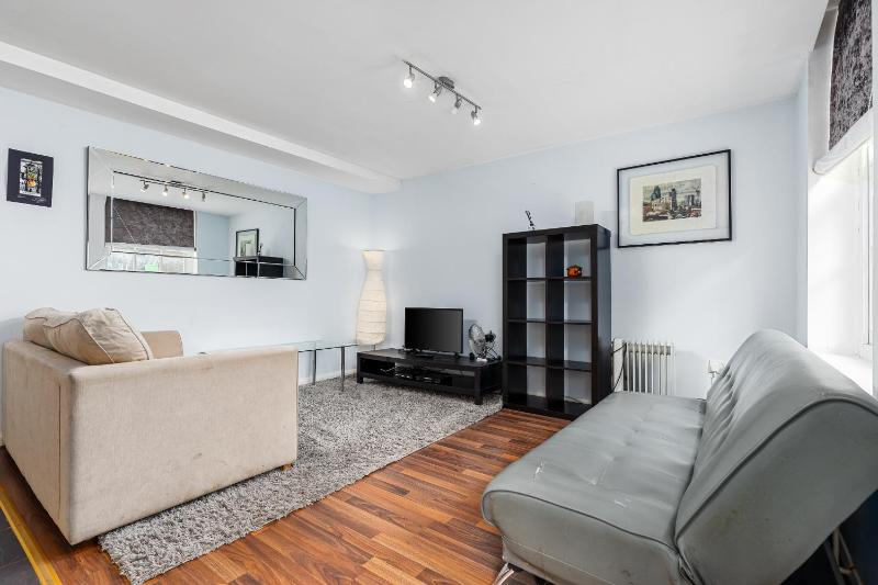 One-Bedroom Suite image 2
