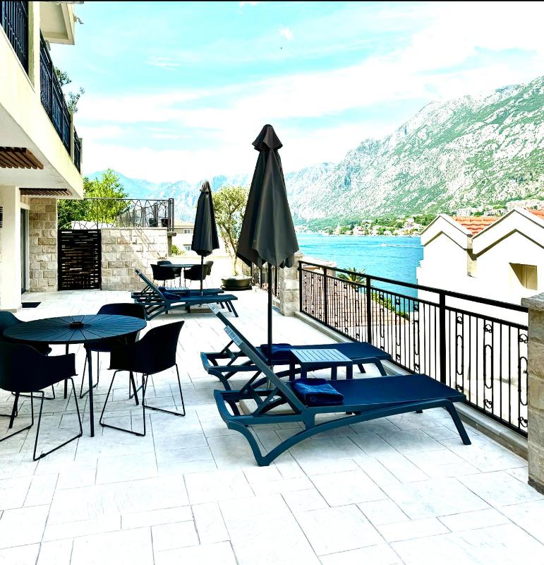 Deluxe Suite with Sea View image 2