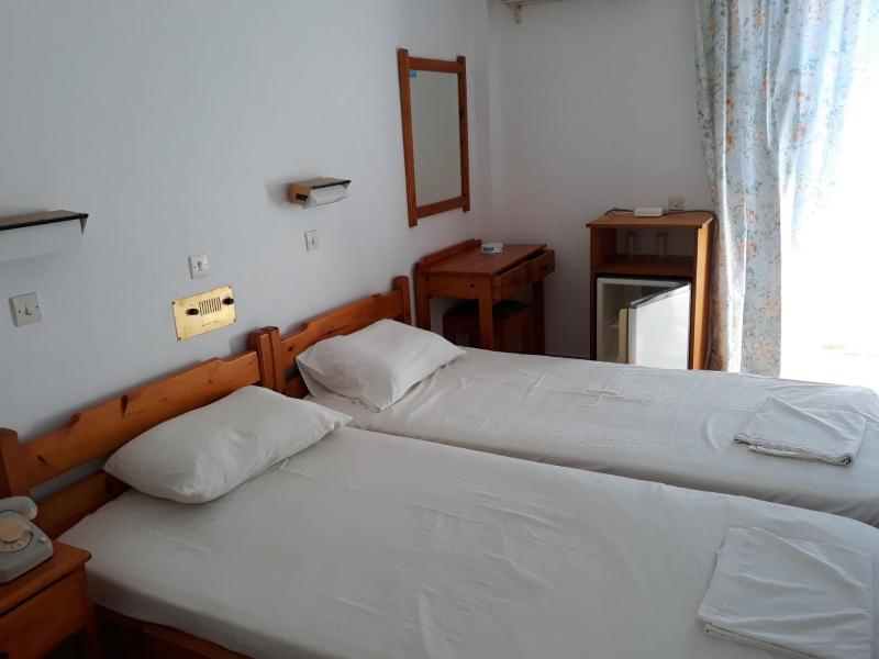 Twin Room image 3
