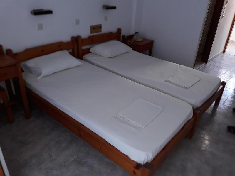 Twin Room image 1