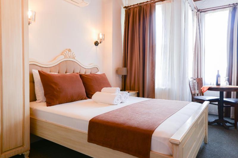 Deluxe King Room image 4