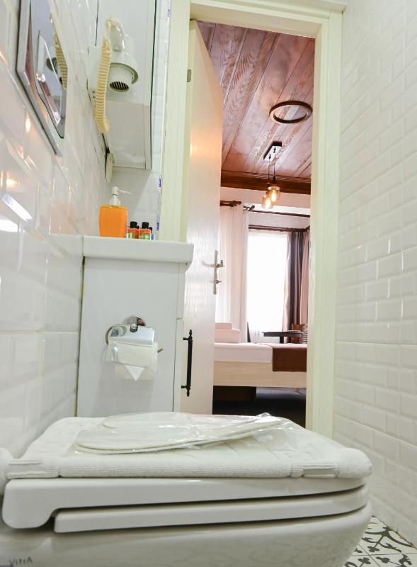 Deluxe King Room image 3