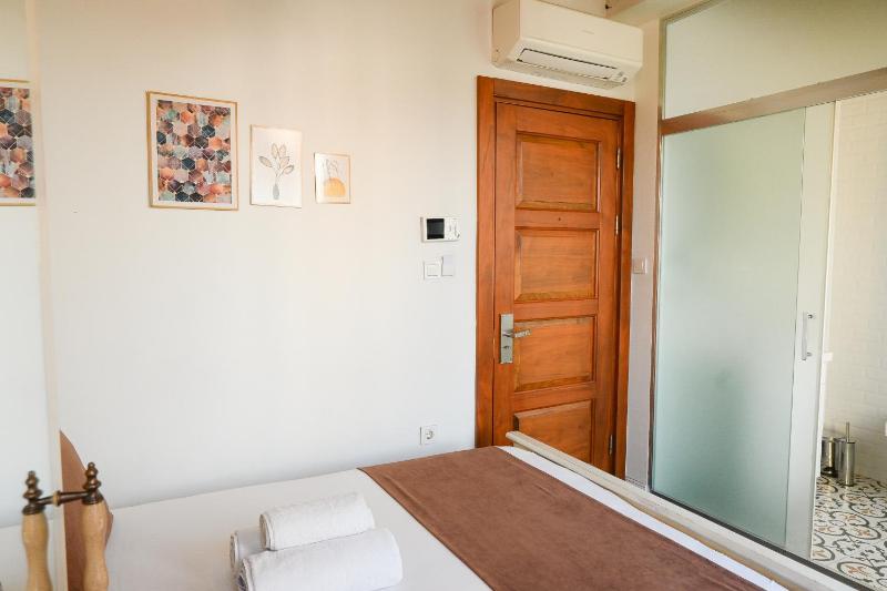 Double Room with Balcony and Sea View image 4