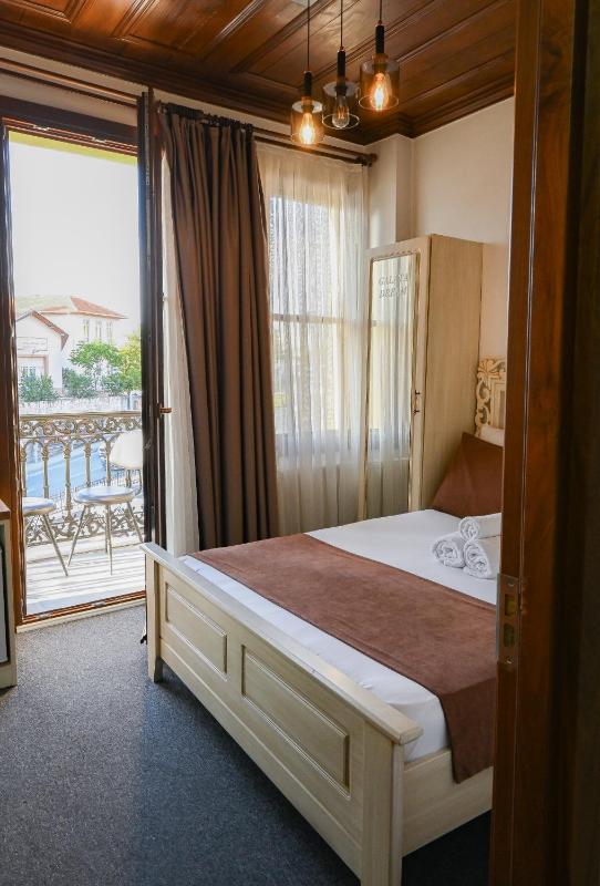 Double Room with Balcony and Sea View image 1