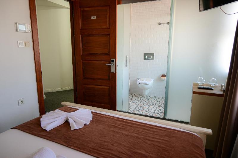 Double Room with Sea View image 4