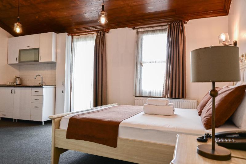 Quadruple Room with Terrace image 4