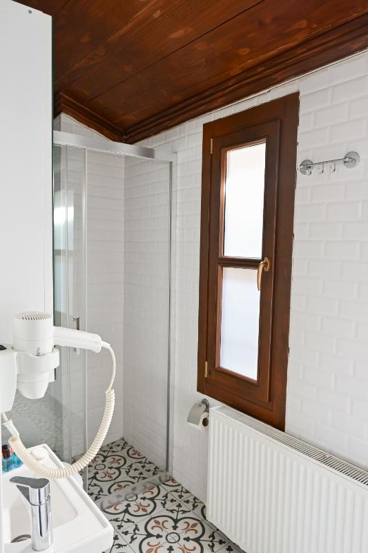 Quadruple Room with Terrace image 3