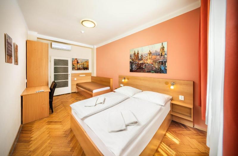 Triple Room image 1