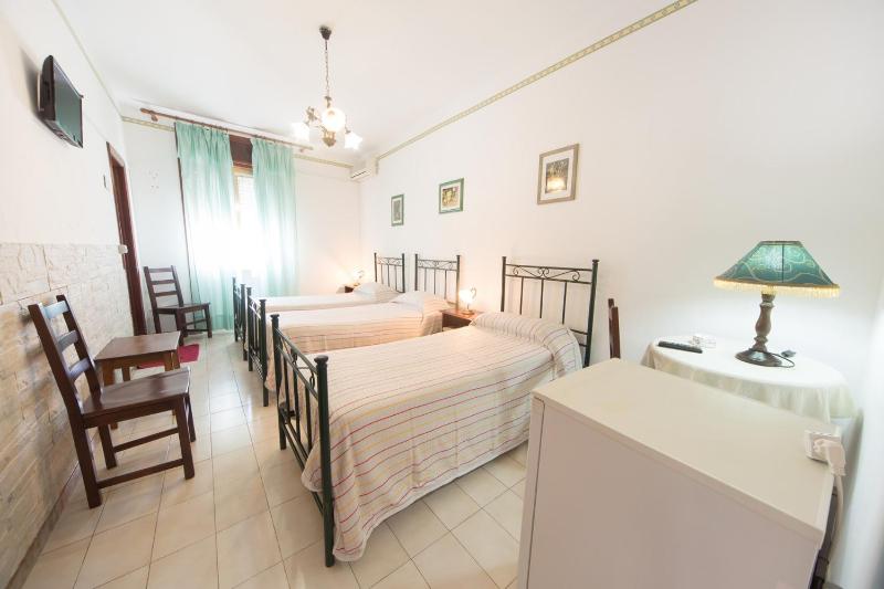 Triple Room image 2