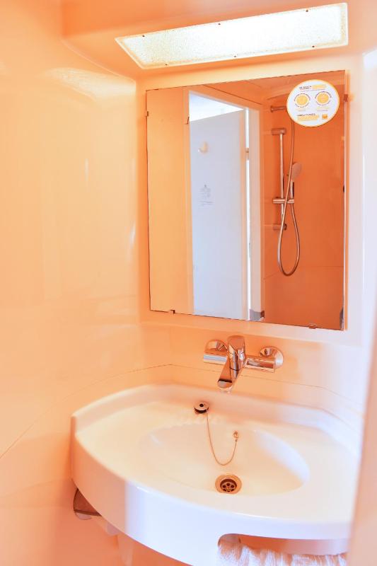 Triple Room (1 Double Bed + 1 Single Bed) image 4