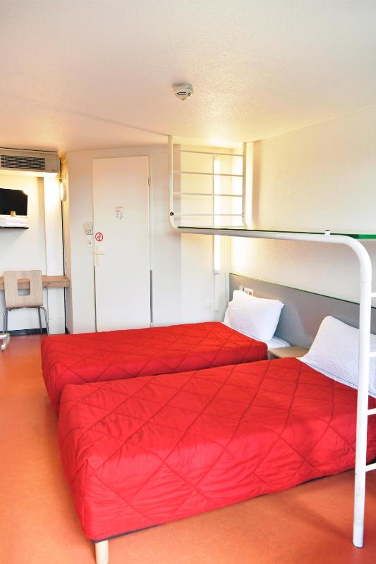 Double Room with 2 Single Beds image 2