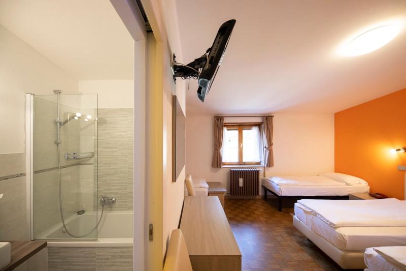 Quadruple Room image 4