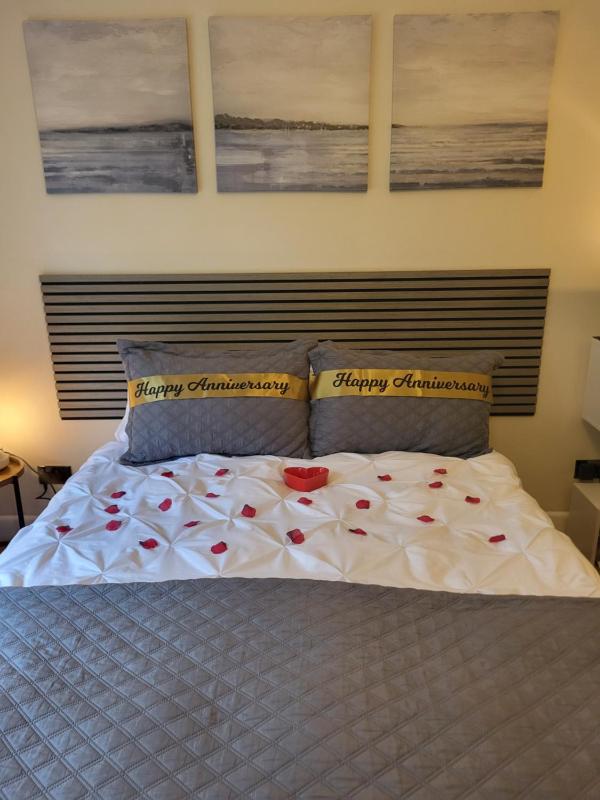 Little Robin Gate - Free Parking - Central - 10 min Walk to Train Station - image 14