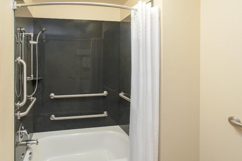 King Room with One King Bed and Bath Tub with Grab Bars - Mobility Accessible - Non-Smoking image 4